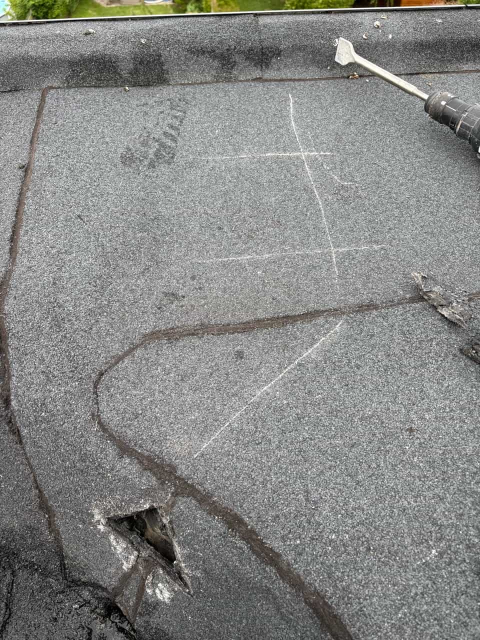 Inkappen beton en plaatsen nieuwe tapafvoer in plat dak